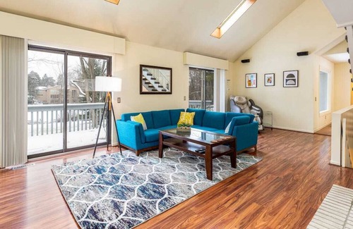 West Bloomfield House | Beautiful Home On Sprawling Property Sleeps 10!