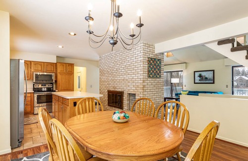 West Bloomfield House | Beautiful Home On Sprawling Property Sleeps 10!