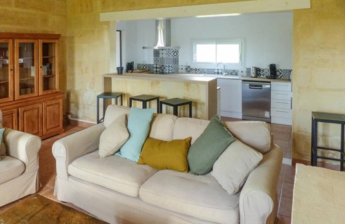 Saint-Sulpice-de-Faleyrens House | Beautiful vacation home in white Bordelais stone in the heart of the vineyards of Saint Emilion.