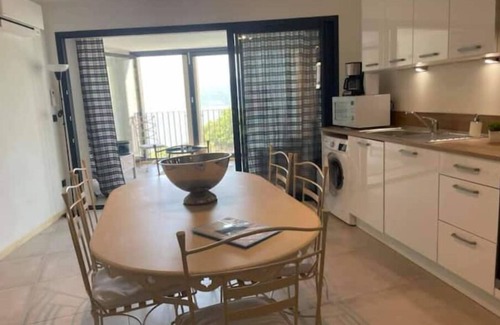 Sainte-Croix-du-Verdon Apartment | Beautiful Duplex with lake view in village house