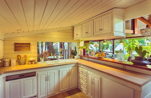 Etang Sale Les Bains Villa | Beautiful tropical villa, private pool & jacuzzi -Close to the lagoon, village center