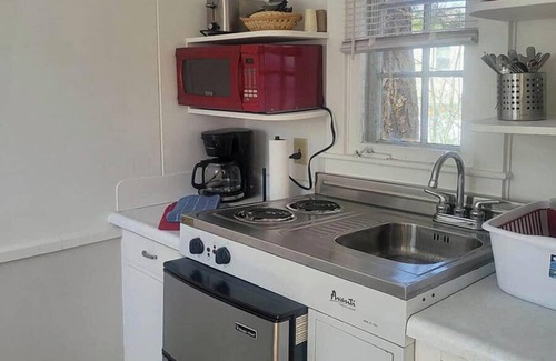 Ocean Park Cottage | beautiful 1 bedroom cabin only 50 ft from beach