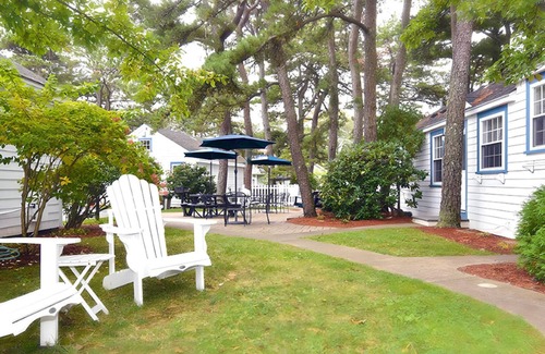 Ocean Park Cottage | beautiful 1 bedroom cabin only 50 ft from beach