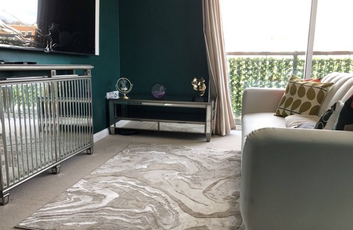 Merstham Apartment | Beautiful 1-bed Apartment in Redhill