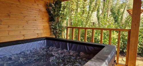 Brinkley House | Beautiful 1-Bed Cabin in Newmarket