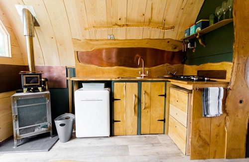 Crowhurst Cabin | Beautiful 1 bed Glamping pod in Battle