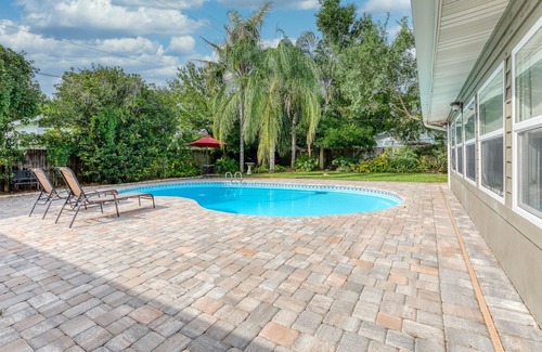 Southern Oaks Apartment | Beautiful 1 Bed Studio Overlooking Pool Oasis