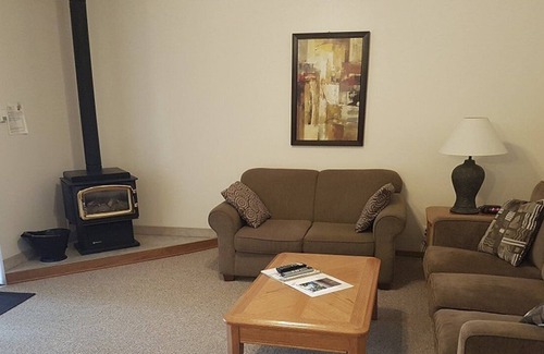 Anglemont Apartment | Beautiful 1 bedroom unit at resort, sleeps 4