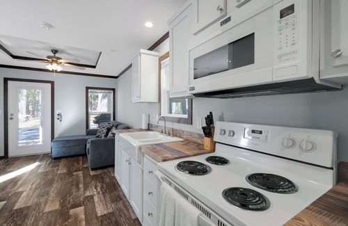 Jamestown Cabin | Beautiful 1-Bedroom Tiny Home 1/2 Mile from Marina and Boat Ramp #408!