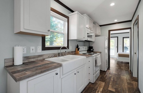 Jamestown Cabin | Beautiful 1-Bedroom Tiny Home 1/2 Mile from Marina and Boat Ramp #408!