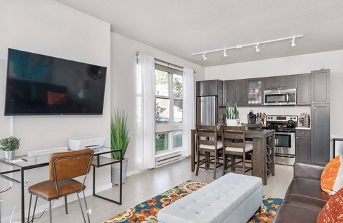 East Harriet Apartment | Beautiful 1-Bedroom Apartment@Walk to Uptown@Fast WiFi@In-Unit W/D