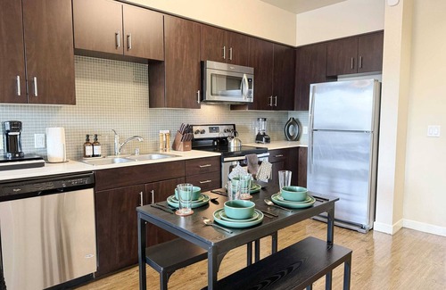 Beverly Hills Apartment | Beautiful 1 BR in LA| Gym & Pool | 10mins to Cedars