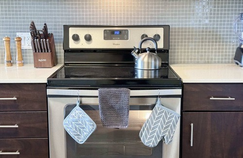 Beverly Hills Apartment | Beautiful 1 BR in LA| Gym & Pool | 10mins to Cedars