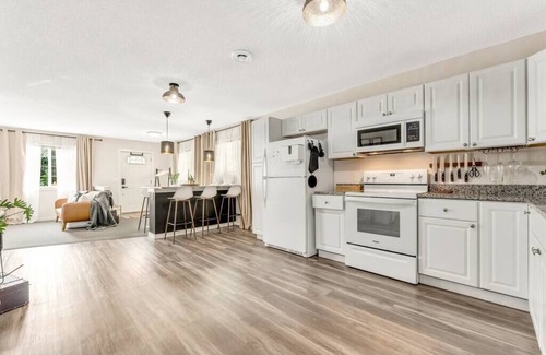 Wenonah House | Beautiful 1 Level House/Near Airport-Lake Nokomis