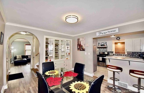 Rockford House | Beautiful 10-Person Home ~Game Room~Pet Friendly