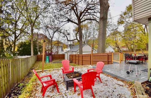 Rockford House | Beautiful 10-Person Home ~Game Room~Pet Friendly