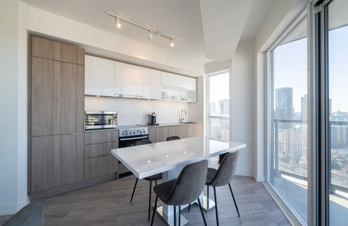 Downtown Toronto Condo | Beautiful 1BDRM in the heart of cabbage town