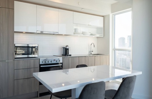 Downtown Toronto Condo | Beautiful 1BDRM in the heart of cabbage town