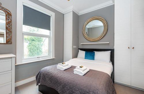 Thamesfield Apartment | Beautiful 1BR, 2 min Putney Train St, 5min to Tube