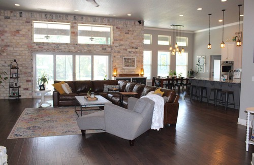 Farmington House | Beautiful 2-Acre Refuge w/Pool-5 miles to UofA!