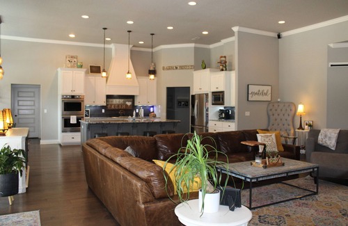 Farmington House | Beautiful 2-Acre Refuge w/Pool-5 miles to UofA!