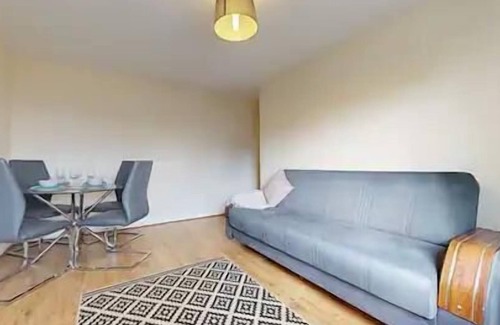 Stanford-le-Hope Apartment | Beautiful 2-Bed Apartment in Stanford-le-Hope
