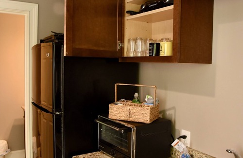 Dahlonega Cabin | Beautiful 2 Bdrm Cabin Apartment with Hot Tub, Grill, & Firepit in Dahlonega, GA