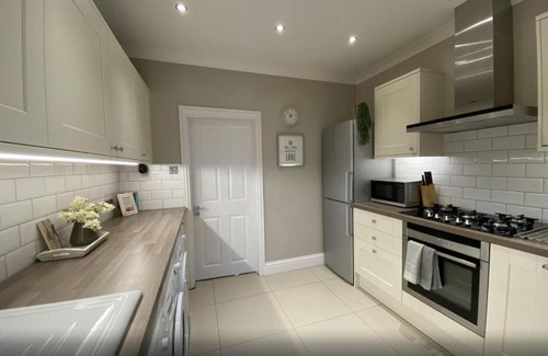 Lingfield Apartment | Beautiful 2-Bed Apartment in Lingfield