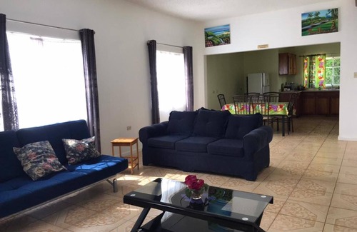 Silver Sands Apartment | Beautiful 2-bed Apartment in Sunny Jamaica