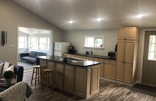 Shillington Cottage | Beautiful 2 bedroom lakefront cottage