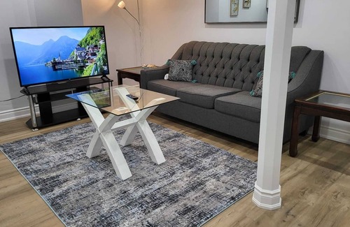 East Credit Apartment | Beautiful 2 Bedroom lower Suite