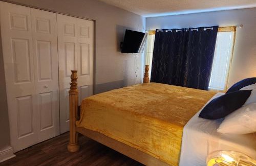 Southwest Orlando Apartment | Beautiful 2-Bedroom Condo Near Universal and other Orlando Attractions, King Bed & Wi-Fi