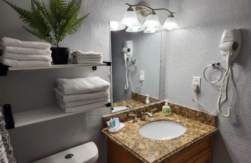 Southwest Orlando Apartment | Beautiful 2-Bedroom Condo Near Universal and other Orlando Attractions, King Bed & Wi-Fi