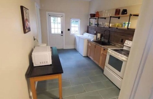 Sandusky Apartment | Beautiful 2 bedroom first floor apartment in downtown Sandusky.