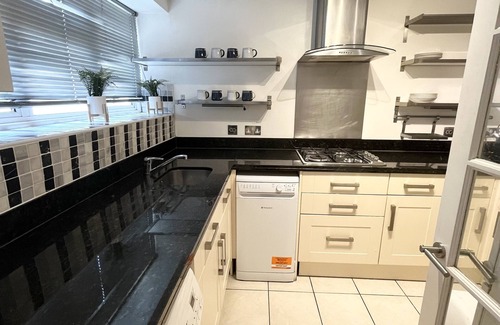 St. Mark's Apartment | Beautiful 2 bedroom garden flat w/free parking