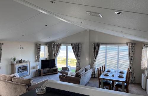 Crimdon House | Beautiful 2-Bedroom Lodge with Spectacular Views