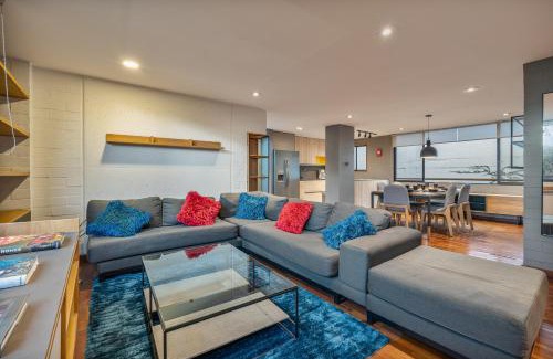 Las Lomas I Apartment | beautiful 2 bedroom luxury condo in Provenza