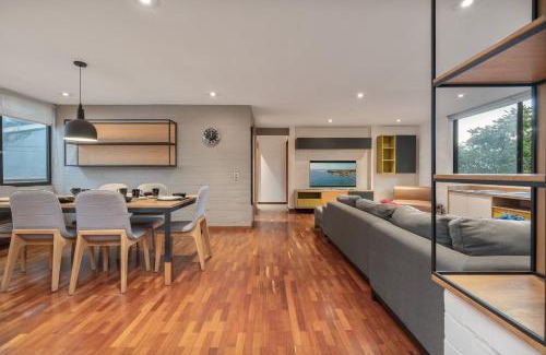 Las Lomas I Apartment | beautiful 2 bedroom luxury condo in Provenza