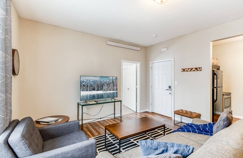 Cheyenne Apartment | Beautiful 2-Bedroom Park View