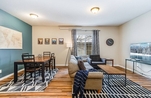 Cheyenne Apartment | Beautiful 2-Bedroom Park View