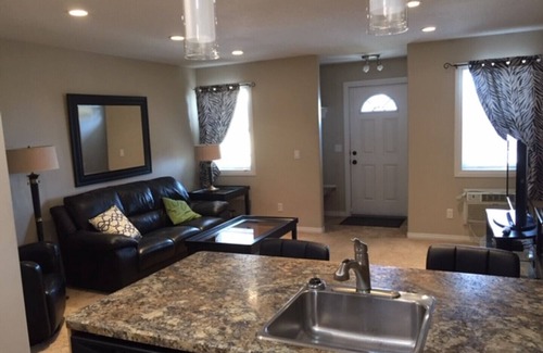 Regina House | Beautiful 2 Bedroom Suite located in East Regina - 261A Fines Drive STA21-00147