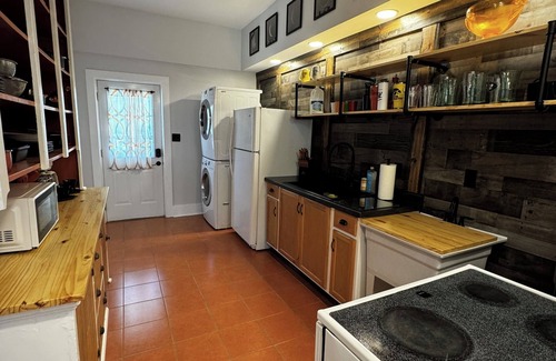 Sandusky Apartment | Beautiful 2 bedroom upstairs apartment in downtown Sandusky