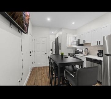 Primos Secane Apartment | Beautiful 2 bedroom 1 bath unit 2