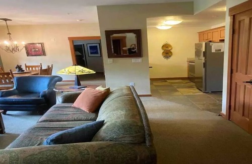 Mammoth Lakes Resort | Beautiful 2 BR/3 BATHS.TOP of the Grand Sierra Lodge!