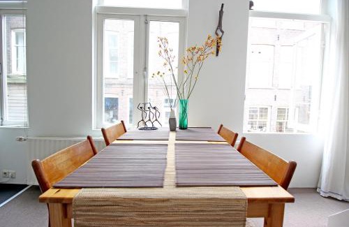 Helmersbuurt House | Beautiful 2 floor Vondelpark apartment.