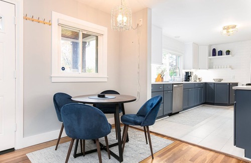 Wooded Estates House | Beautiful ‘23 Remodel~Walk to ND