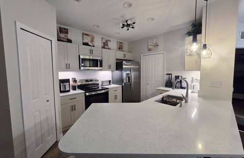 Sarasota Condo | Beautiful 2BR/2BA 1st Fl Condo in Sarasota Pet-Friendly, Near UTC, Lido & Siesta