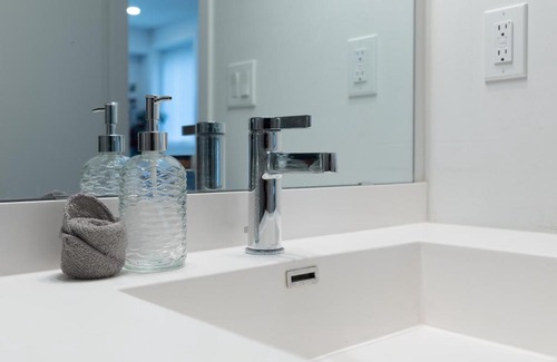 New Toronto Apartment | Beautiful 2BR 2WR Condo