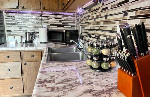 Orange Prairie Apartment | Beautiful 2BR Apartment. Black-out Curtains