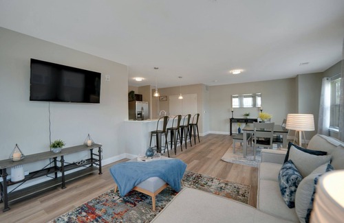 Newark Apartment | Beautiful 2BR Apt/EWR Airport/King/Free Parking